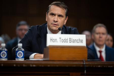 　米上院司法委員会の公聴会に臨むトッド・ブランチ司法長官代行＝１５日、ワシントン（Ａｎａｄｏｌｕ　Ａｇｅｎｃｙ提供・ゲッティ＝共同）