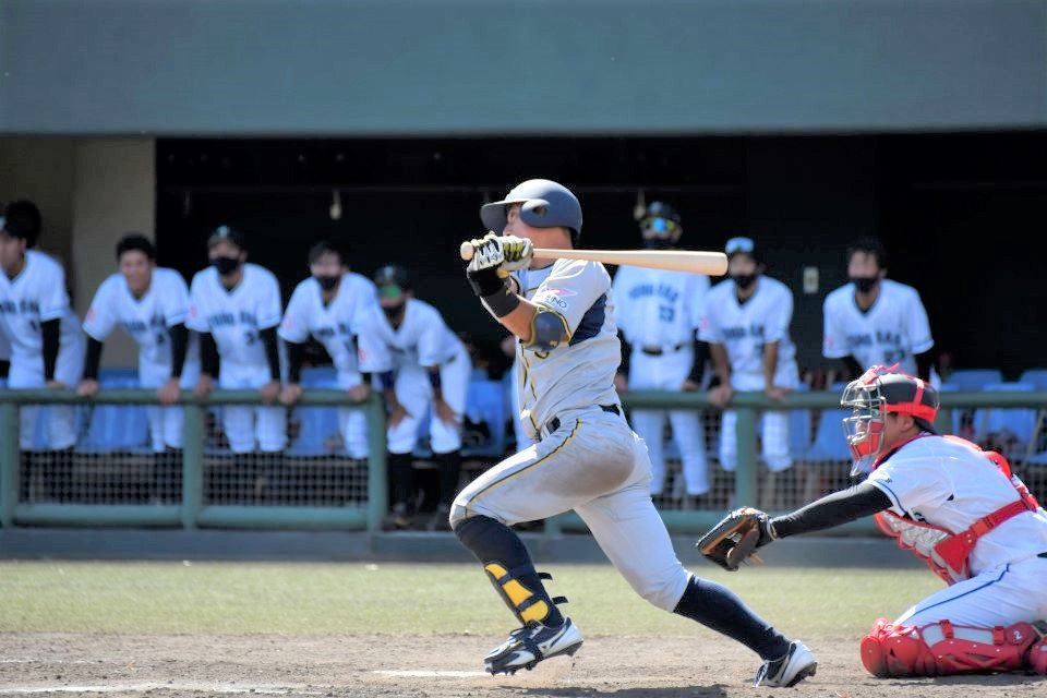 東邦ガス×西濃運輸＝４回裏西濃運輸２死満塁、左中間に決勝打を放つ福山＝岡崎市民