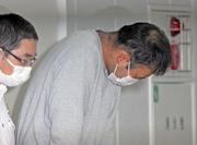 　送検のため、警視庁赤坂署を出る大津陽一郎容疑者＝２３日午前９時２１分