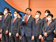 市民壮行会であいさつする西濃運輸野球部の佐伯尚治監督＝大垣市小野、市情報工房