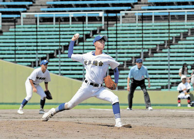 岐阜総合×海津明誠＝７回⅔を無四球無失点に抑えた岐阜総合の先発・広瀬＝長良川
