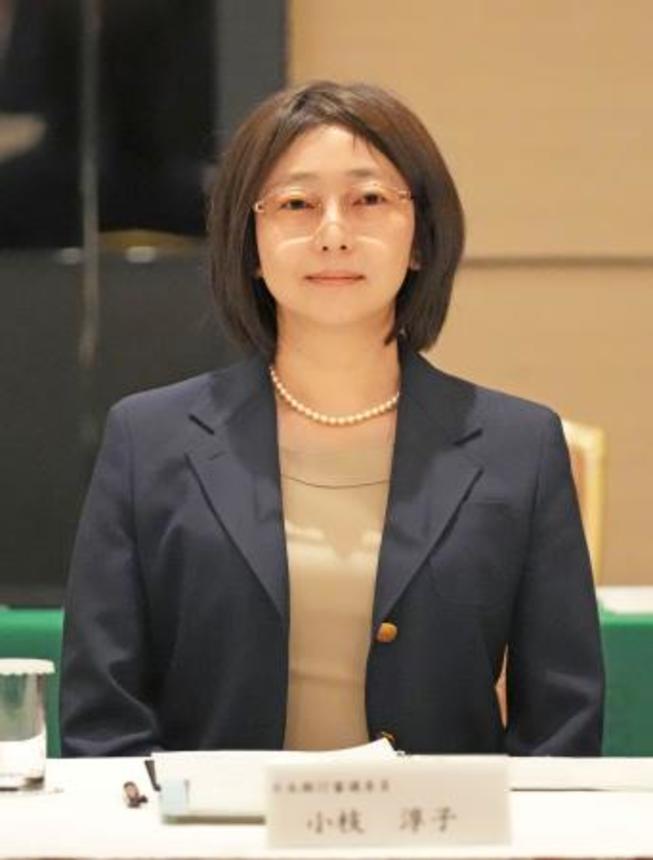 　講演に臨む日銀の小枝淳子審議委員＝１５日午前、熊本市