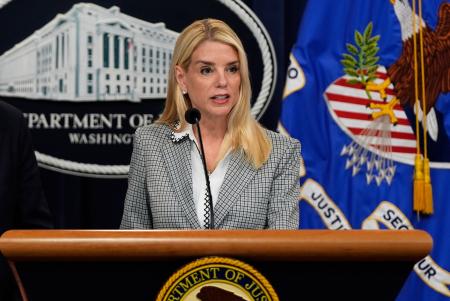 　６日、記者会見するボンディ米司法長官＝ワシントン（ＡＰ＝共同）
