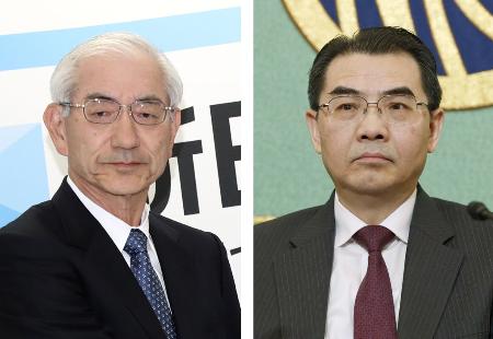 　日中経済協会の進藤孝生会長（左）、中国の呉江浩駐日大使