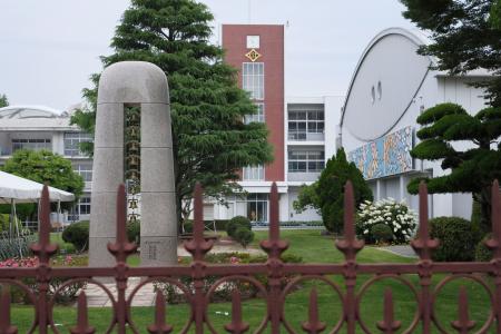 　事件から２４年となった大阪教育大付属池田小＝８日午前、大阪府池田市