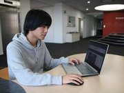 ウェブサイト「災害医療大学」を運営する藤井嵩将さん＝岐阜市大学西、岐阜薬科大