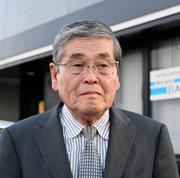 　判決後、取材に応じる宮崎県串間市の福添忠義前副市長＝１０日午後、宮崎市