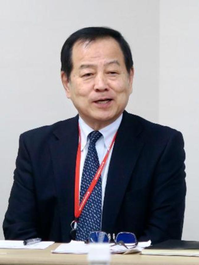 　記者会見する木徳神糧の竹内伸夫会長＝１９日午前、東京都内