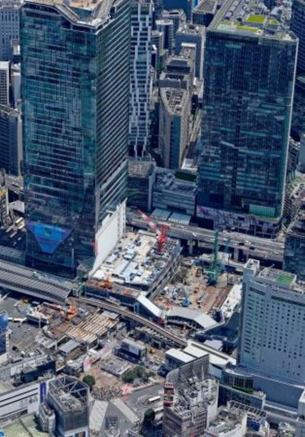　再開発が進む東京・渋谷駅周辺＝６月（共同通信社ヘリから）