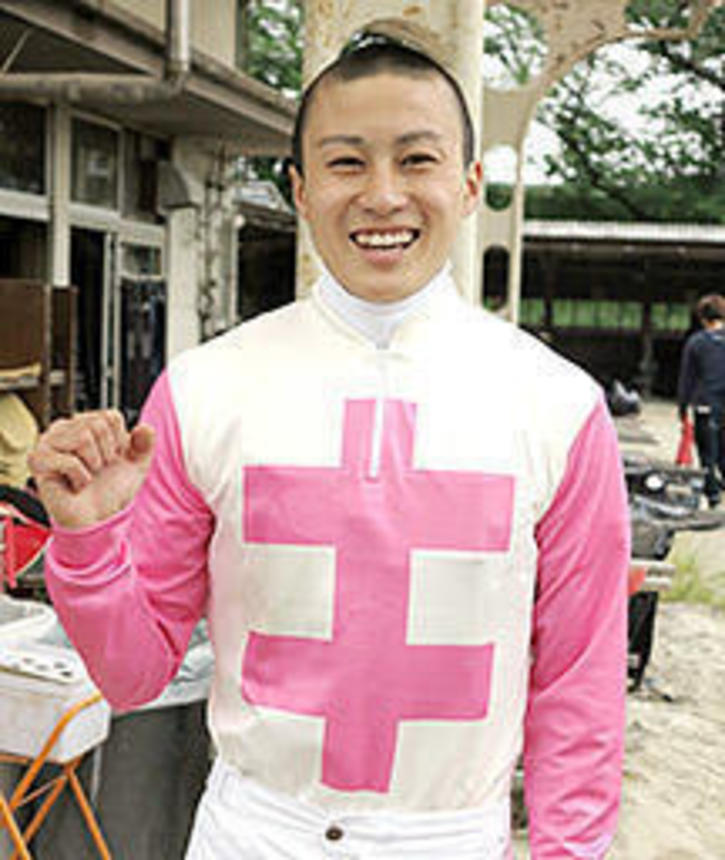 笠松第２戦を制覇し、笑顔の富田暁騎手（ＪＲＡ）