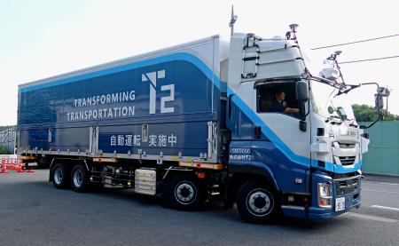 　自動運転トラックの技術開発ベンチャー「Ｔ２」のトラック＝２１日午後、茨城県城里町