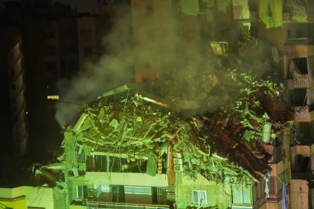 　イスラエルの空爆で破壊された建物＝６日、ベイルート（ＡＰ＝共同）