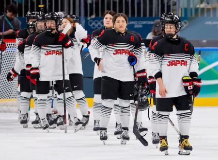 　イタリアに敗れ、肩を落とす日本＝ミラノ（共同）