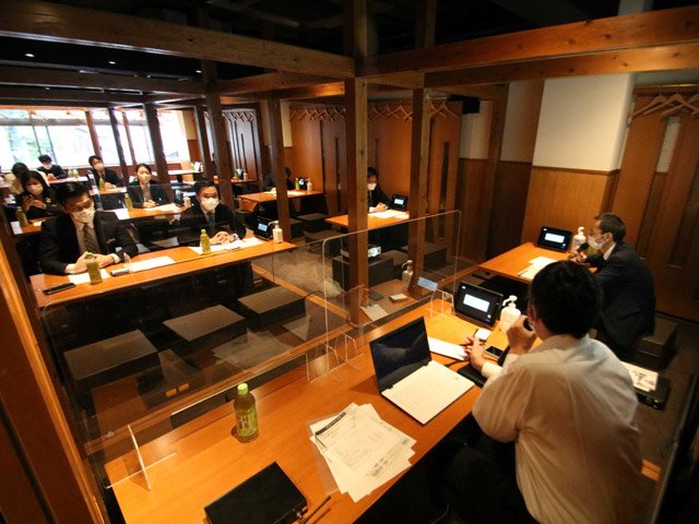 実証実験の一環で開かれた岐阜ホテル会の月例会＝岐阜市住田町、雅じゃぽ岐阜駅玉宮住田店