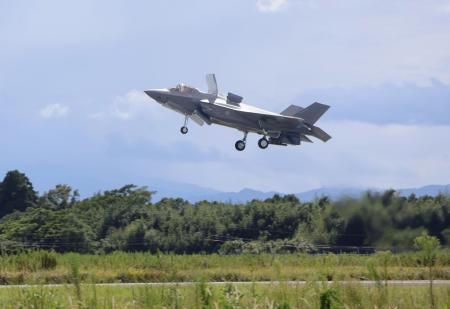 　航空自衛隊新田原基地に配備されたＦ３５Ｂステルス戦闘機＝２０２５年９月、宮崎県新富町