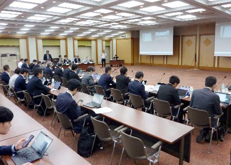 　「高額療養費制度」の見直しに向けた専門委員会の新設を決めた厚労省の社会保障審議会部会＝１日午前、東京都千代田区