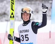 　女子で優勝を決め、喜ぶ一戸くる実＝ピヤシリシャンツェ