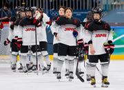 　イタリアに敗れ、肩を落とす日本＝ミラノ（共同）