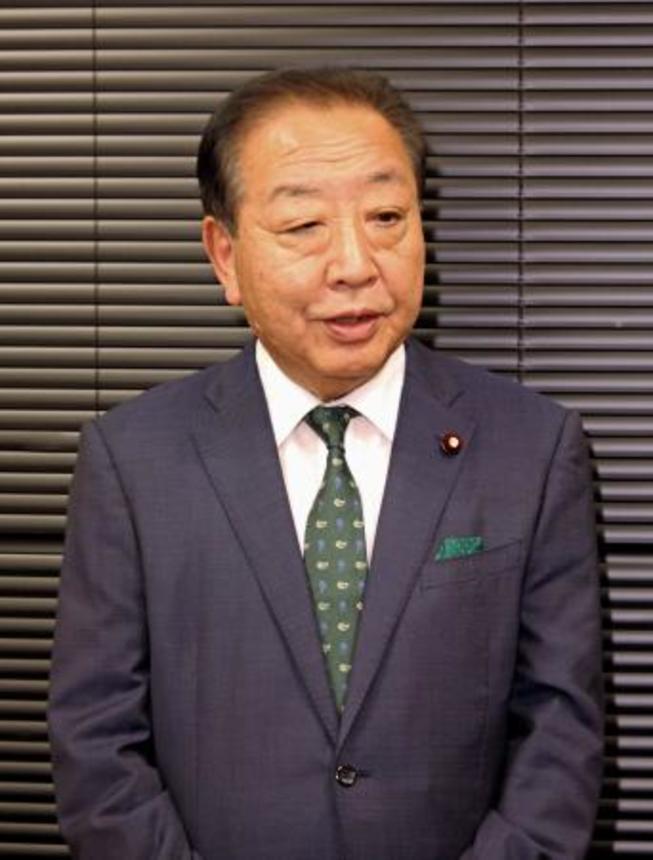 　横浜市で記者団の取材に応じる立憲民主党の野田代表＝６日午後