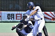 大垣日大×帝京大可児＝１回表、先制の二塁打を放つ大垣日大米津＝長良川