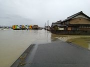 杭瀬川が氾濫し、浸水被害が広がった＝岐阜県池田町