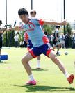 　１０日、サッカーＷ杯北中米３カ国大会１次リーグのオランダ戦に向け調整する遠藤航＝ナッシュビル近郊（共同）
