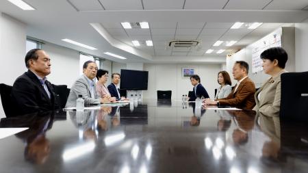 　立憲民主党本部で開かれた臨時常任幹事会＝２８日午前、東京・永田町