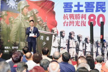 　１５日、台北市で行われた写真展の開幕式であいさつする蒋万安市長（台北市提供・共同）
