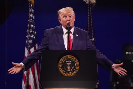 　米建国２５０年を祝うイベントで演説するトランプ大統領＝４日、ワシントン（ＡＰ＝共同）