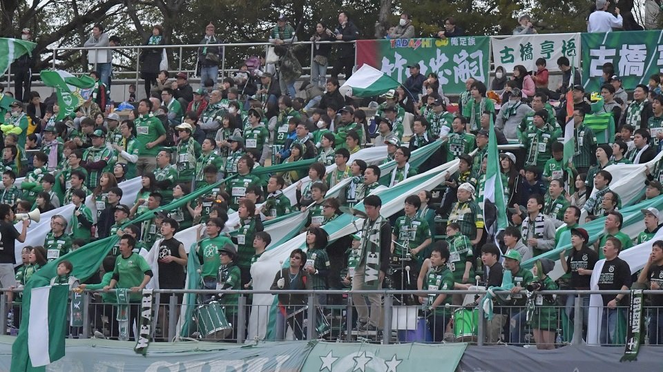 ＦＣ岐阜のサポーター＝2018年3月3日撮影、岐阜市長良福光、長良川競技場