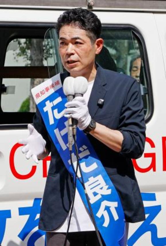 　演説する武田良介氏＝２３日午前、長野市