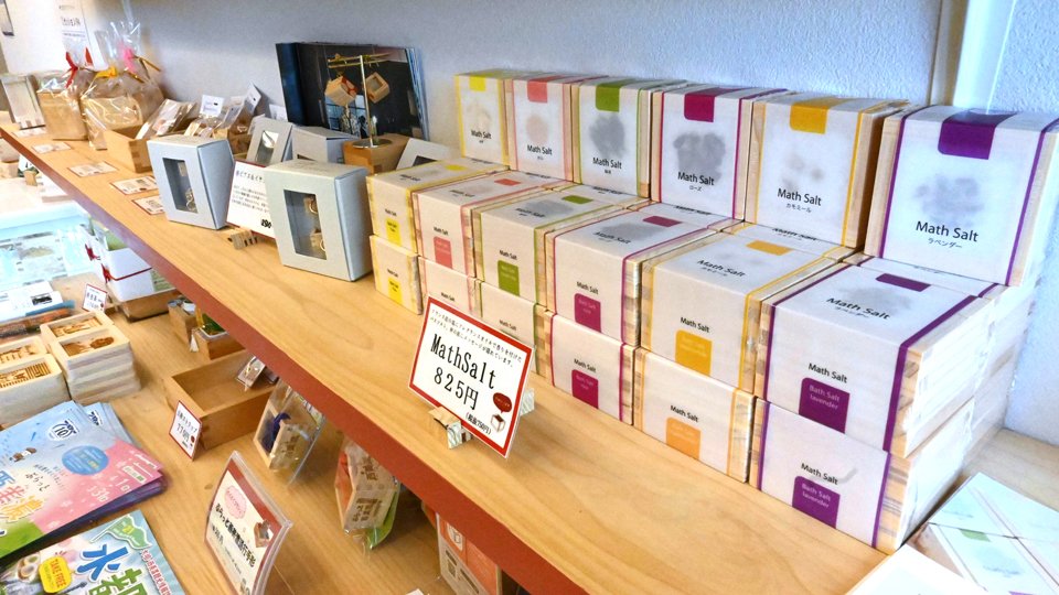 木升関連のグッズも充実している＝大垣市東外側町、マスカフェ