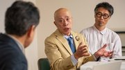 座談会で語る伏見七夫さん（中央）＝いずれも高山市内