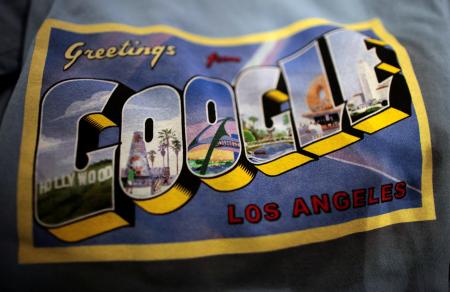　米カリフォルニア州に本社を置くＩＴ大手グーグルのＴシャツ＝２０１２年１月（ロイター＝共同）