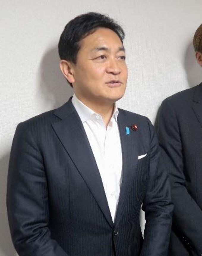 　京都市で記者団の取材に応じる国民民主党の玉木代表＝３０日午後