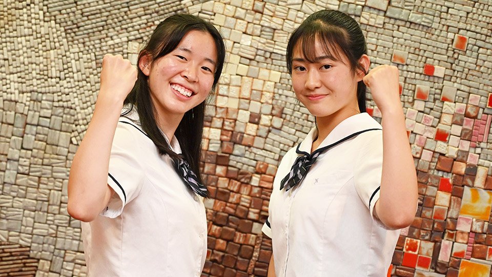 世界大会に出場する西尾美心さん（右）と南部愛琳さん＝多治見市役所