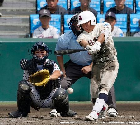 　明徳義塾―日南学園　９回裏日南学園２死一、二塁、豊丸が左前にサヨナラ打を放つ。捕手里山＝甲子園