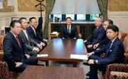 　会談に臨む立憲民主党の笠国対委員長（中央）ら野党の国対委員長＝８日午前、国会