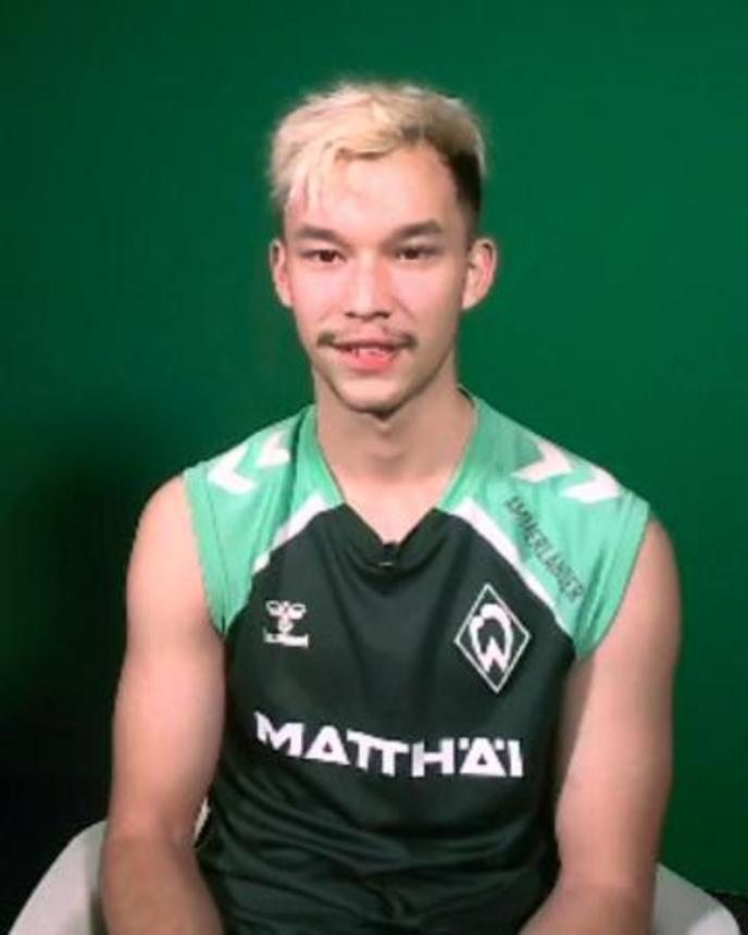 　オンラインで取材に応じるサッカーのドイツ１部リーグ、ブレーメンのミオ・バックハウス＝１７日