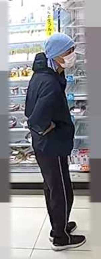 コンビニの防犯カメラに写った男の画像（県警提供）
