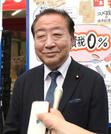 　取材に応じる立憲民主党の野田代表＝７日午後、東京都台東区
