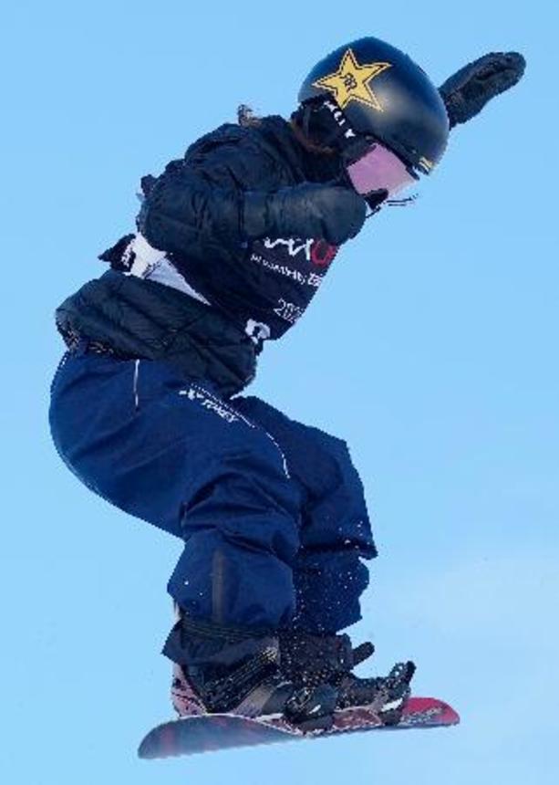 　スロープスタイル女子予選１回目の岩渕麗楽＝ラークス（共同）