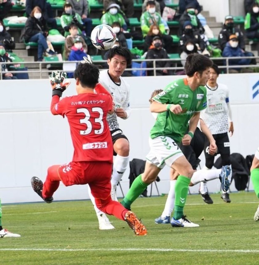 八戸×ＦＣ岐阜＝前半、攻め込むＦＣ岐阜・三ツ田＝プライフーズスタジアム
