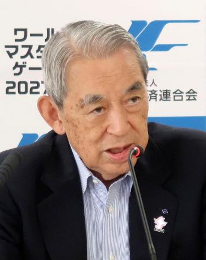 　記者会見する関経連の松本正義会長＝１４日午後、大阪市