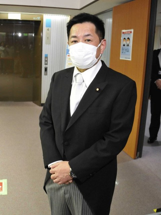 初登庁し抱負を述べる渡辺猛之副大臣＝３０日午後、国土交通省