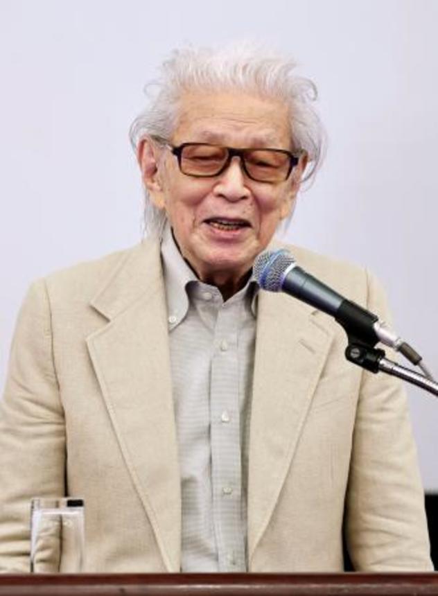 　「新聞通信調査会」主催のシンポジウムで基調講演する五木寛之さん＝２４日午後、東京都千代田区