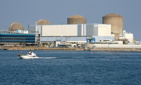 　韓国南部、釜山郊外の古里原発。右端が１号機＝２０１７年６月（共同）