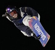 女子ビッグエア決勝でジャンプする村瀬心椛＝リビーニョ（共同）