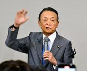　仙台市で演説する自民党の麻生元首相＝１０日