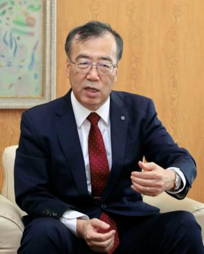 　インタビューに応じる近鉄グループＨＤの若井敬社長